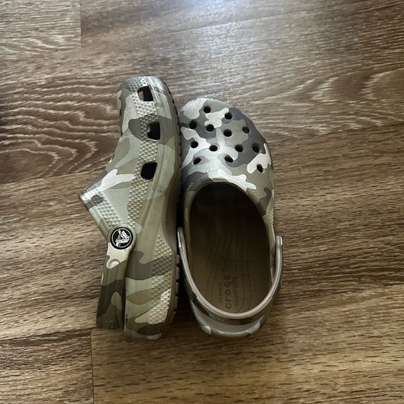CROCS Kids Camouflage Water Shoes - Picture 1 of 2